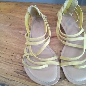 Carlos Santana Amara Size 8.5 Yellow Strappy Sandals